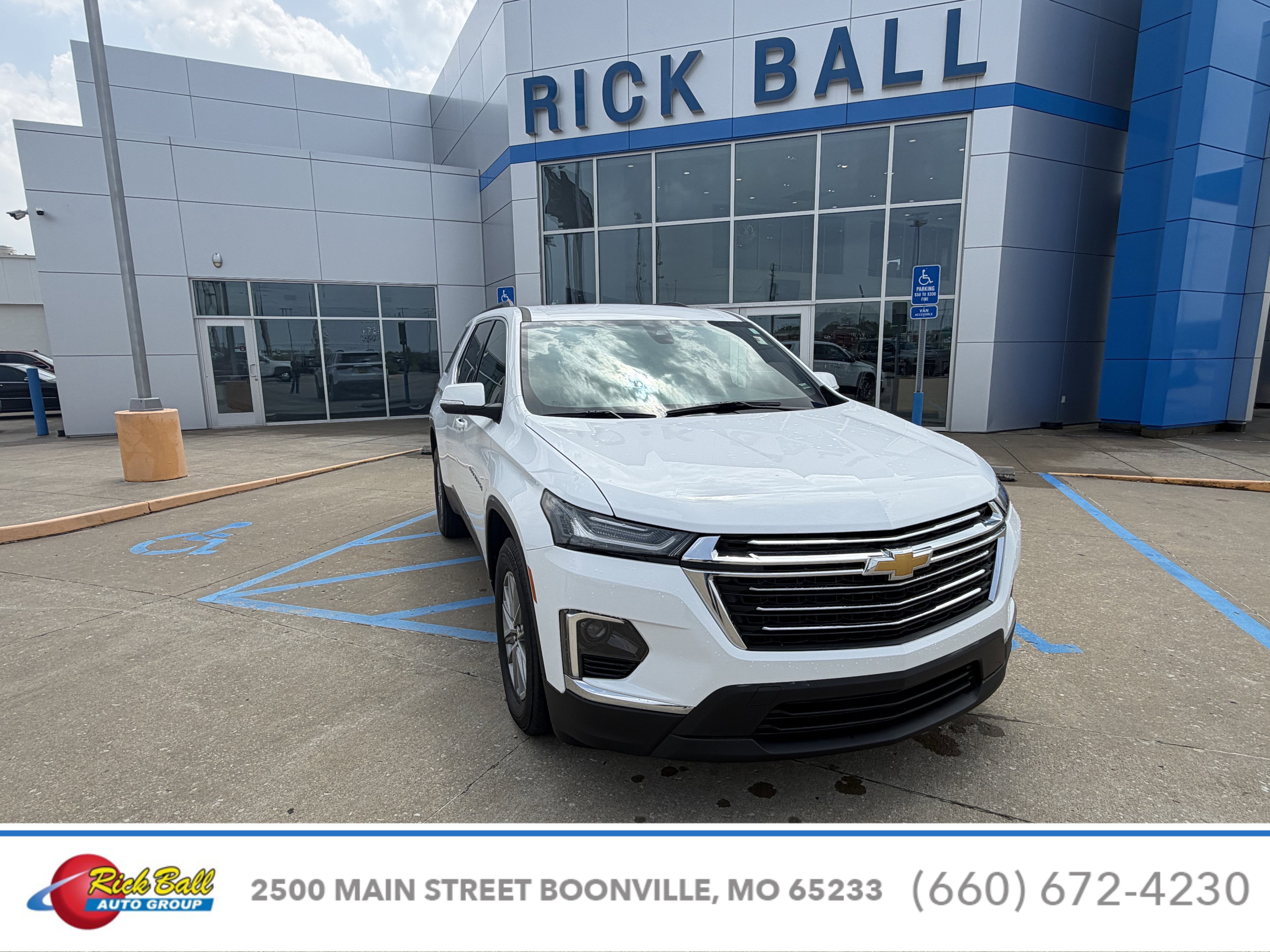 2023 Chevrolet Traverse LT Cloth