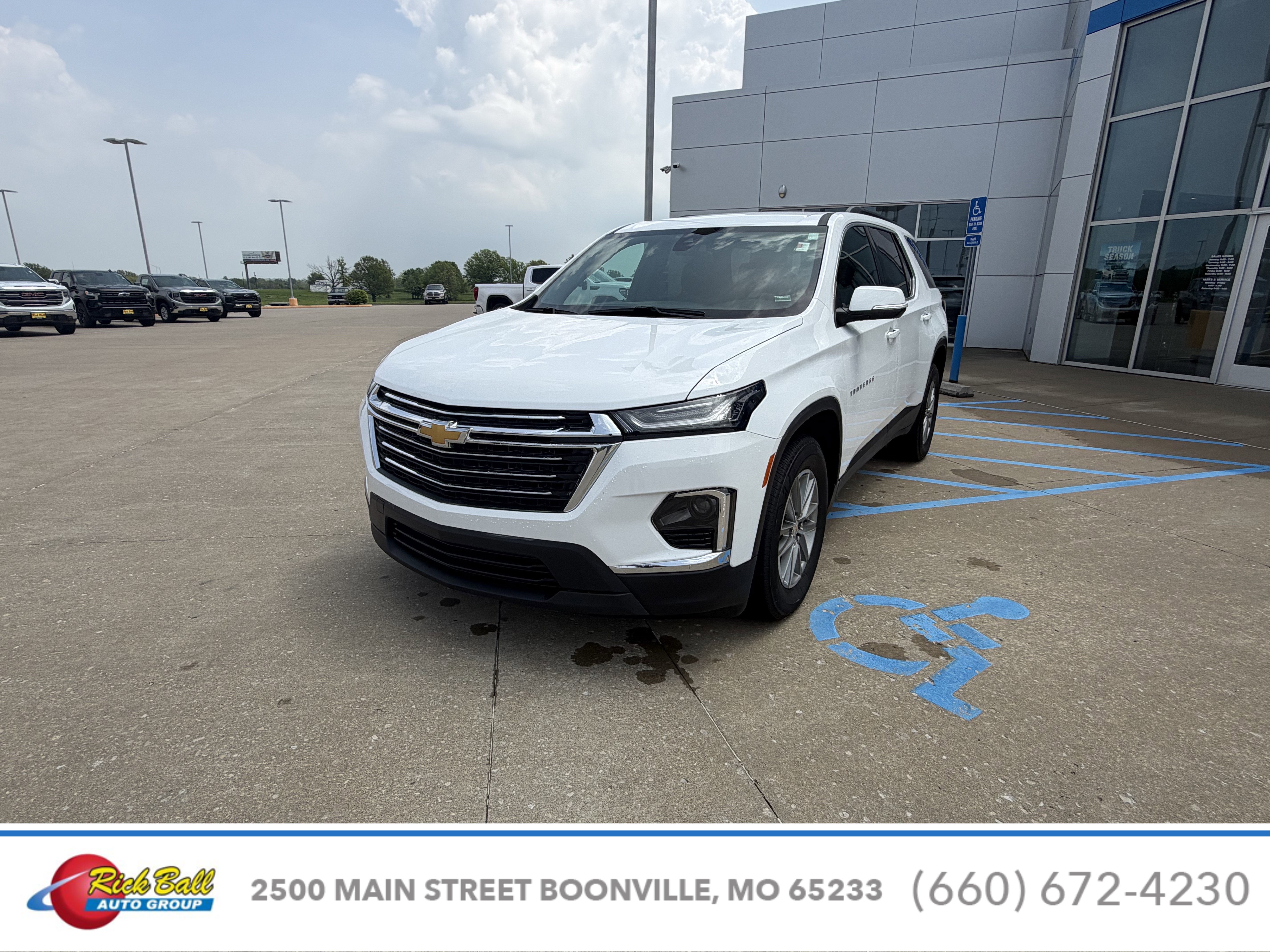 2023 Chevrolet Traverse LT Cloth