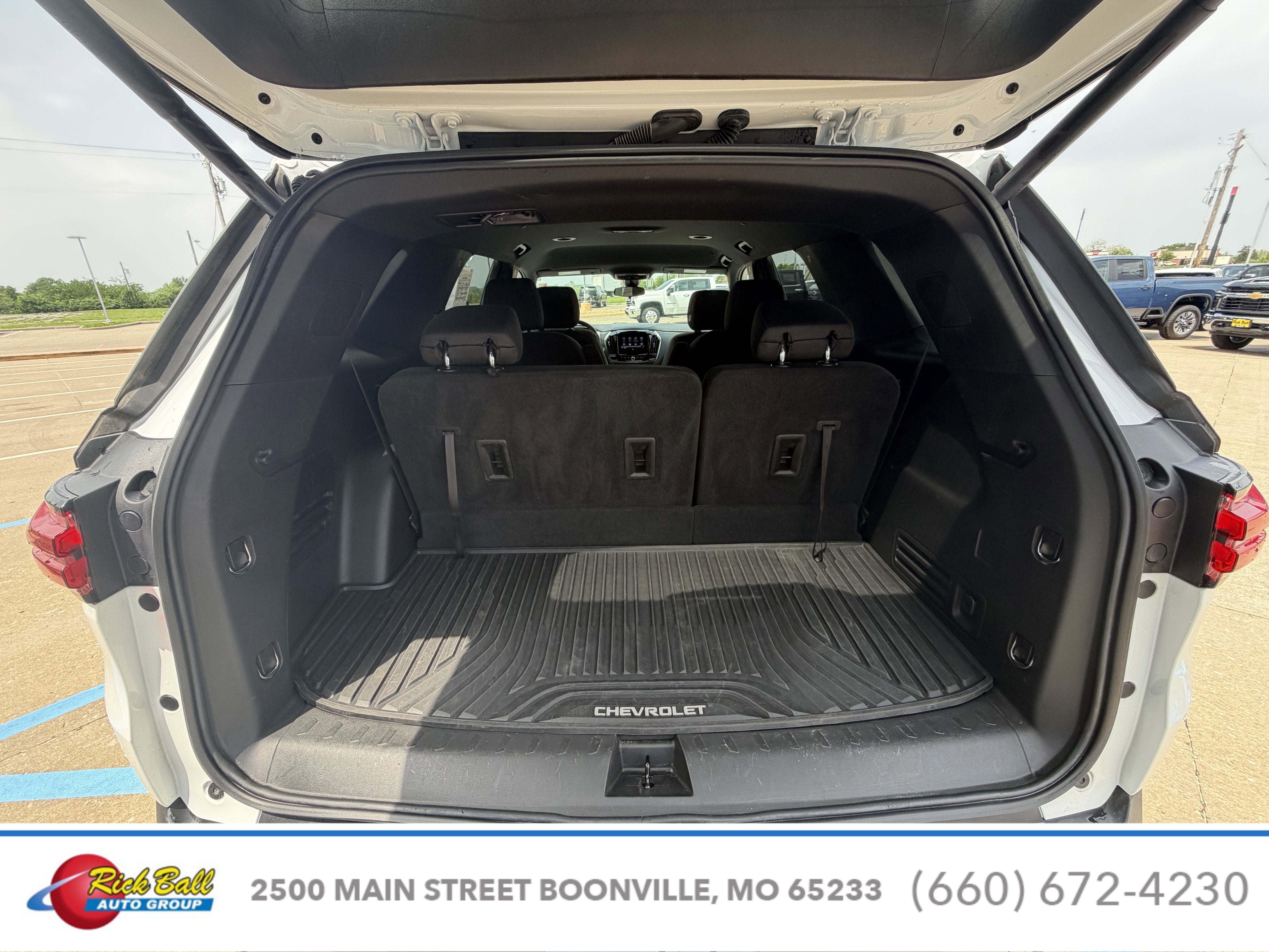 2023 Chevrolet Traverse LT Cloth