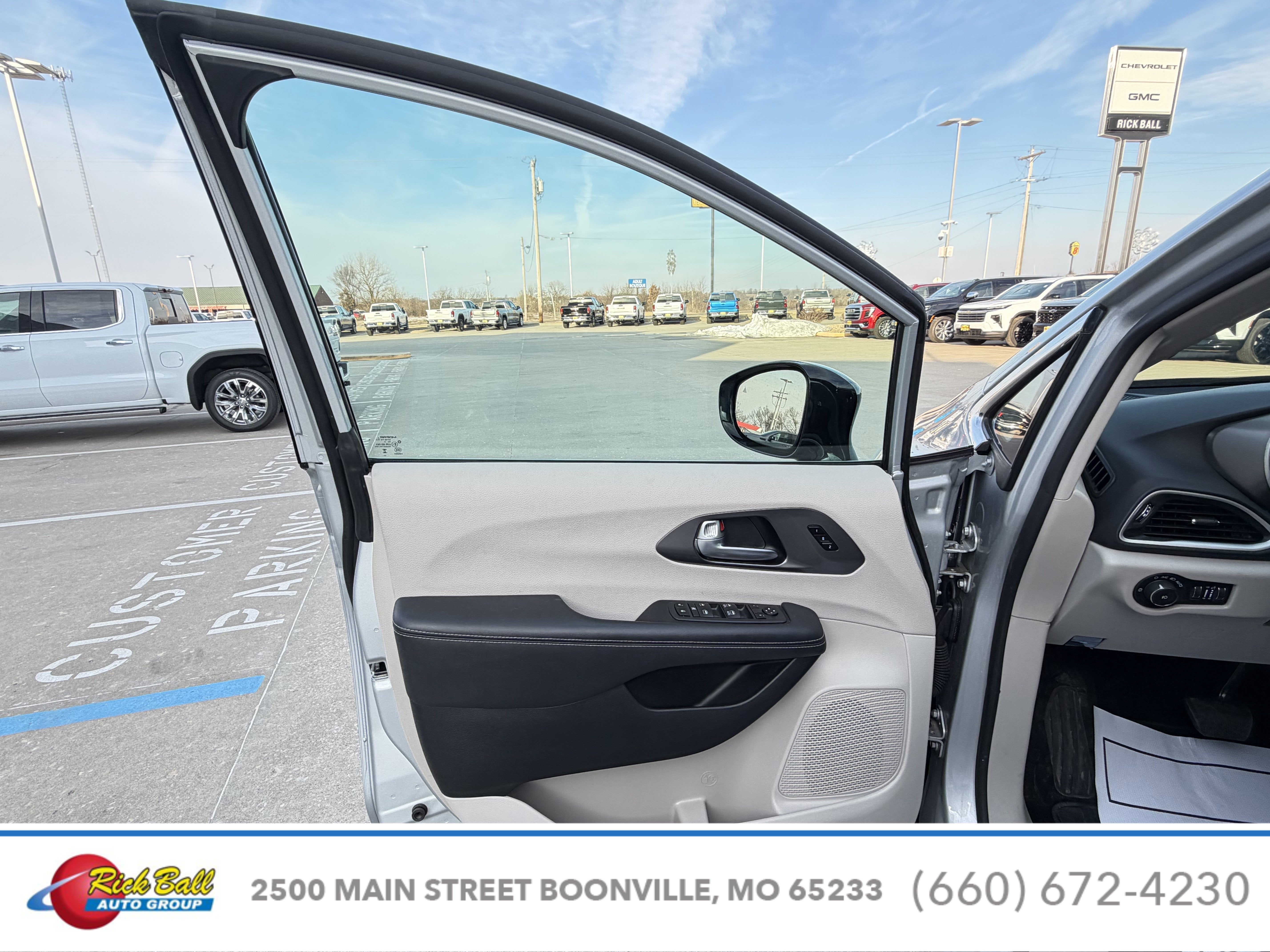 2024 Chrysler Pacifica Touring L