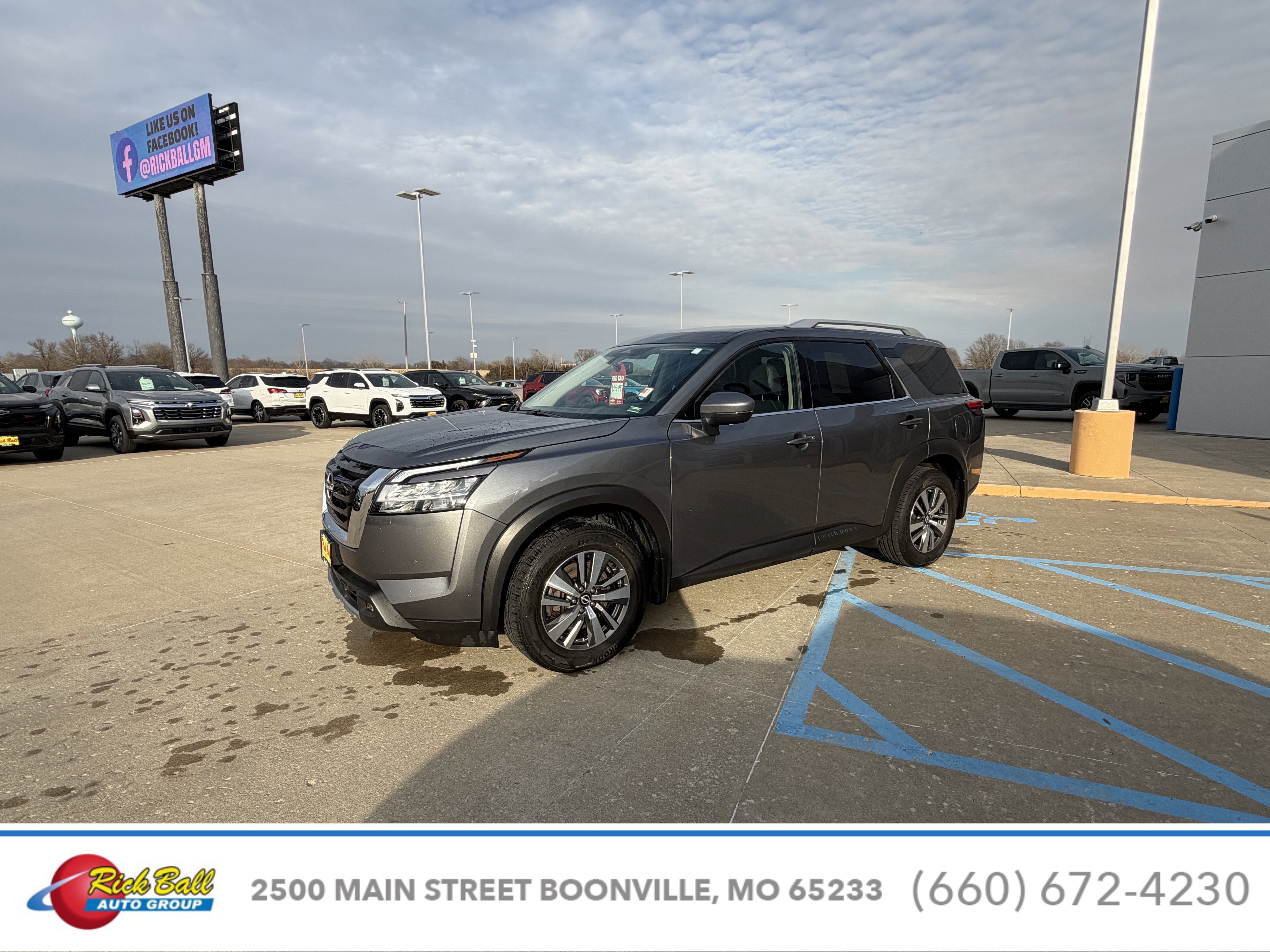 2022 Nissan Pathfinder SL