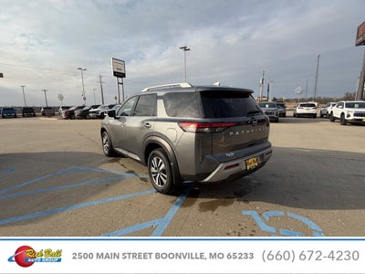 2022 Nissan Pathfinder SL