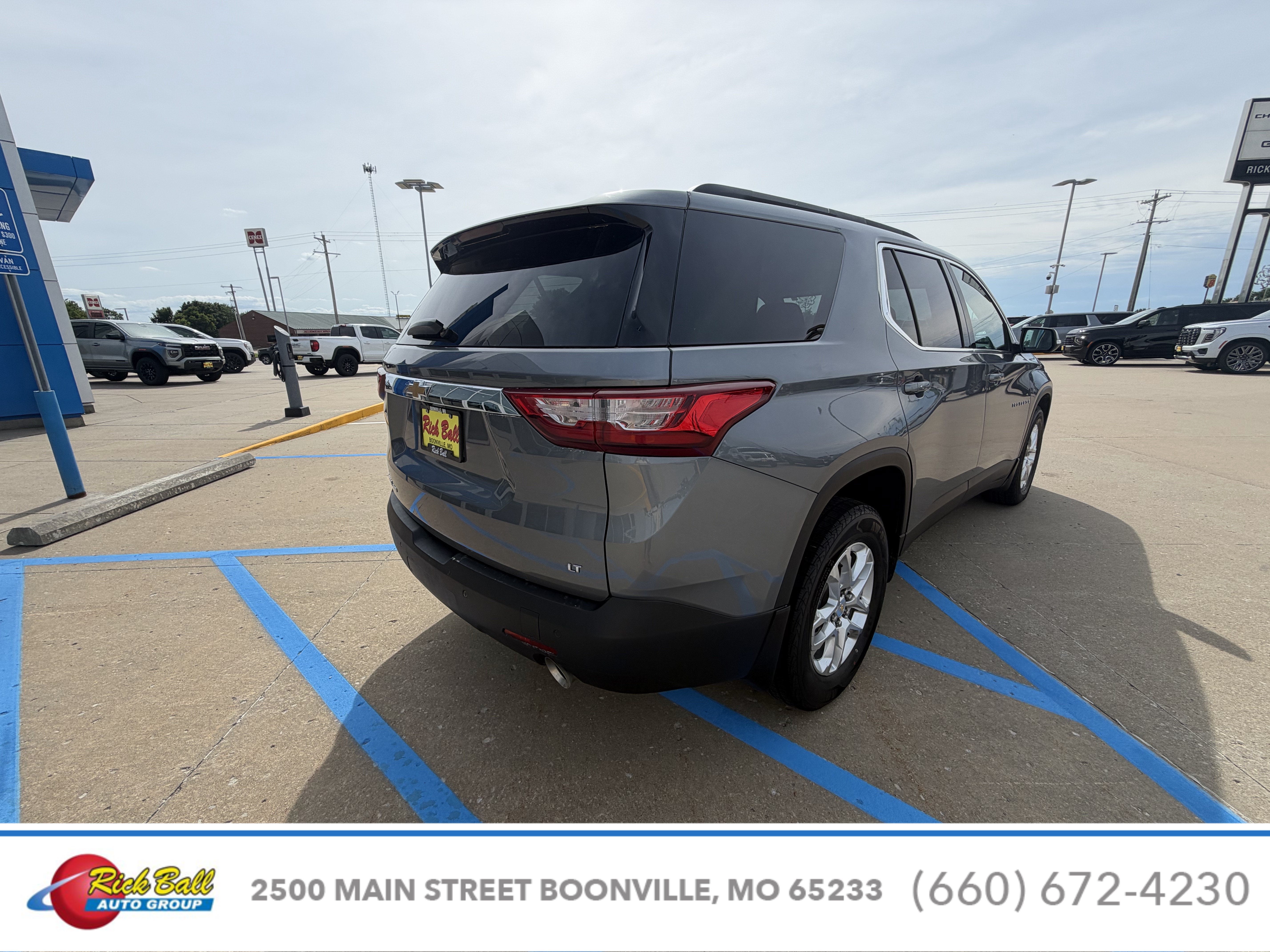2021 Chevrolet Traverse LT Cloth