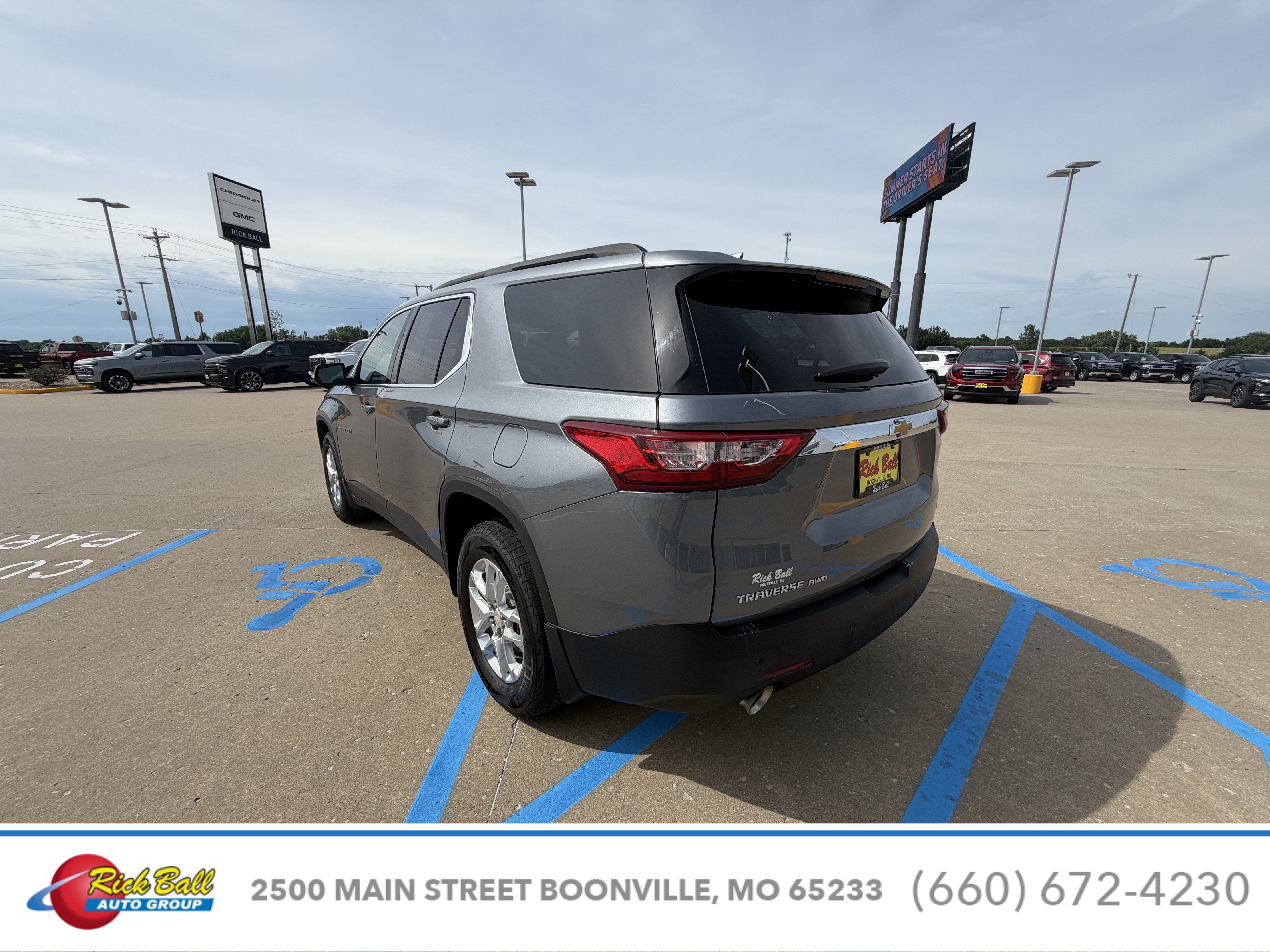 2021 Chevrolet Traverse LT Cloth