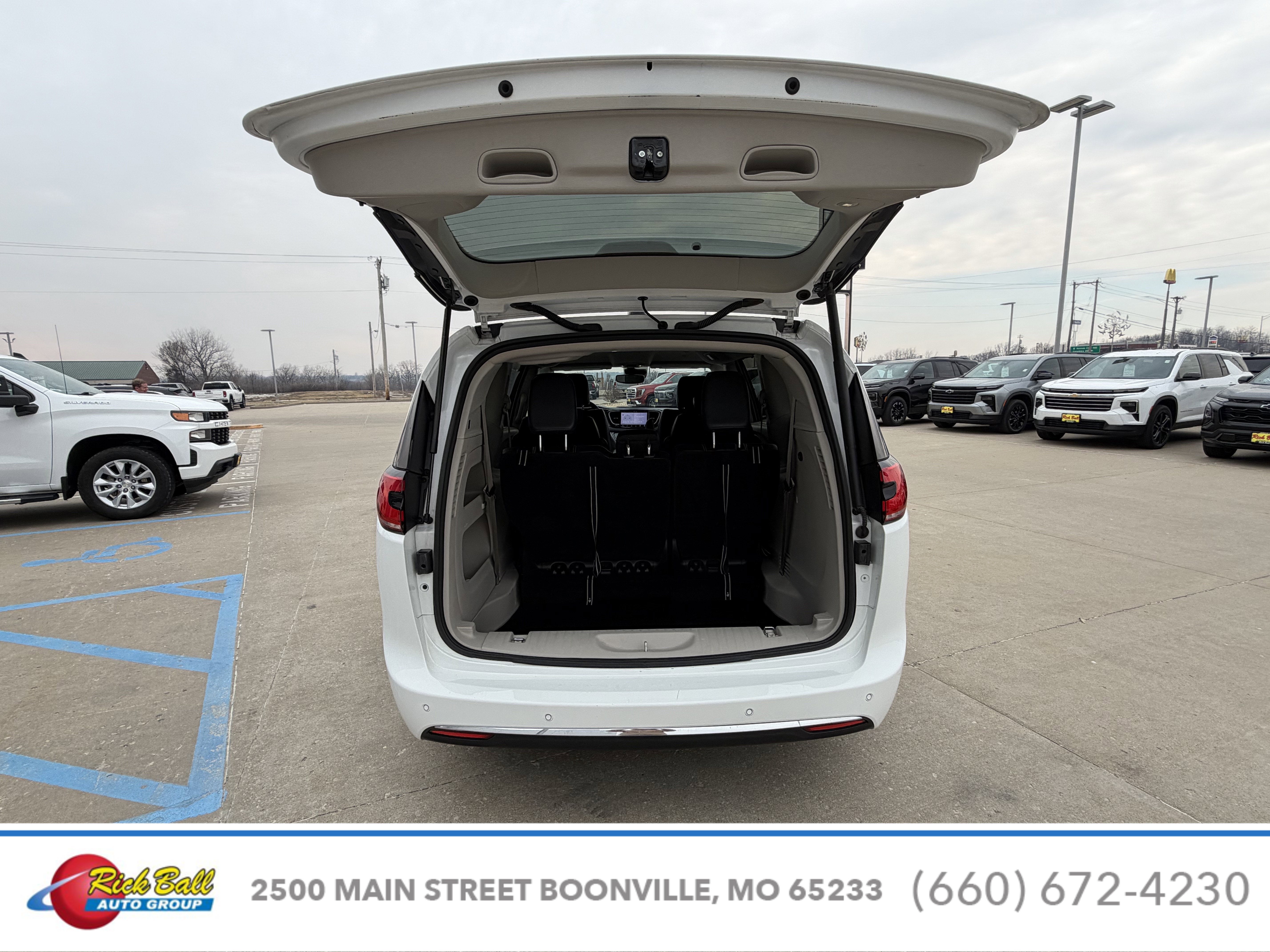 2024 Chrysler Pacifica Touring L