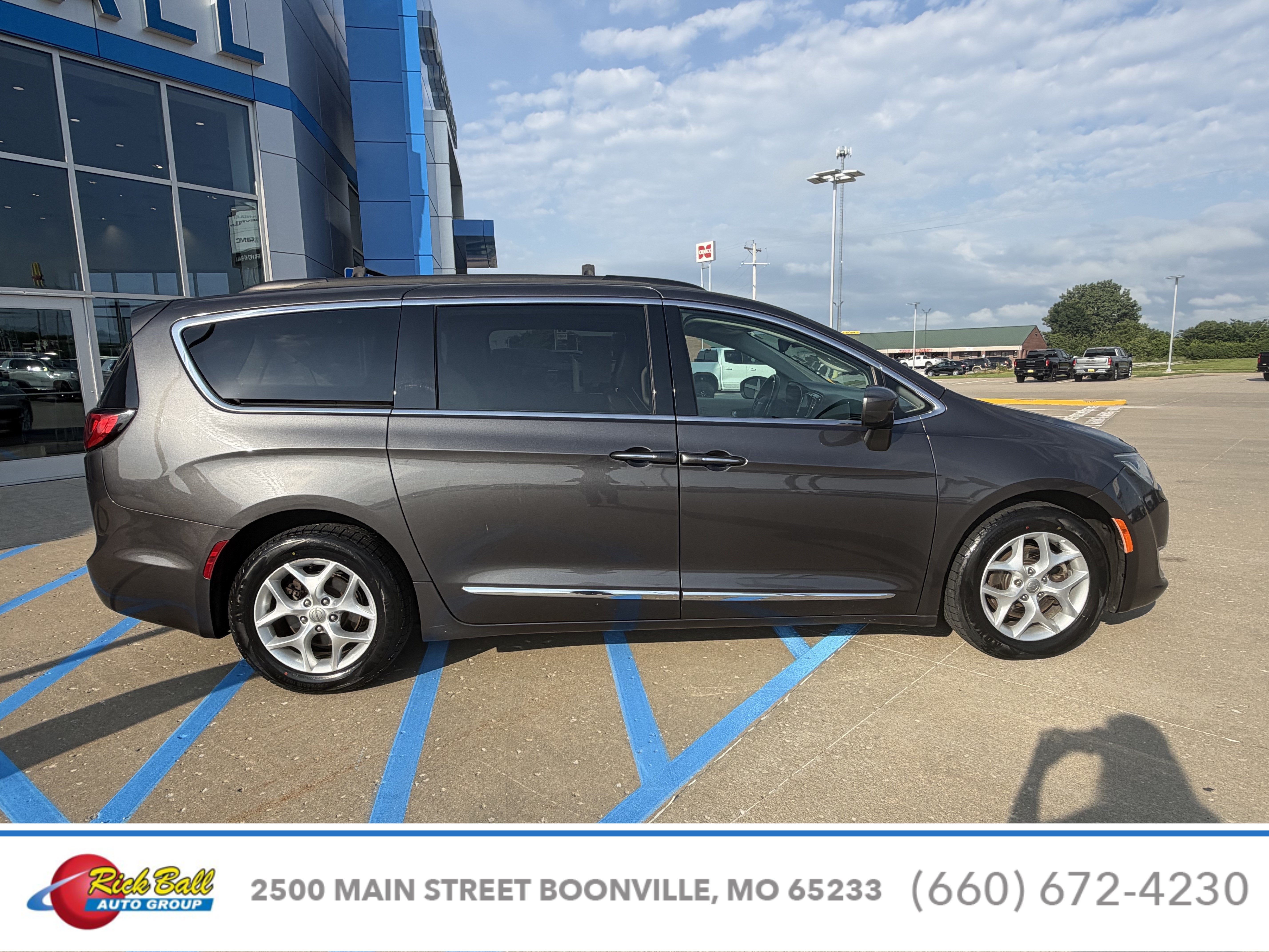 2017 Chrysler Pacifica Touring-L