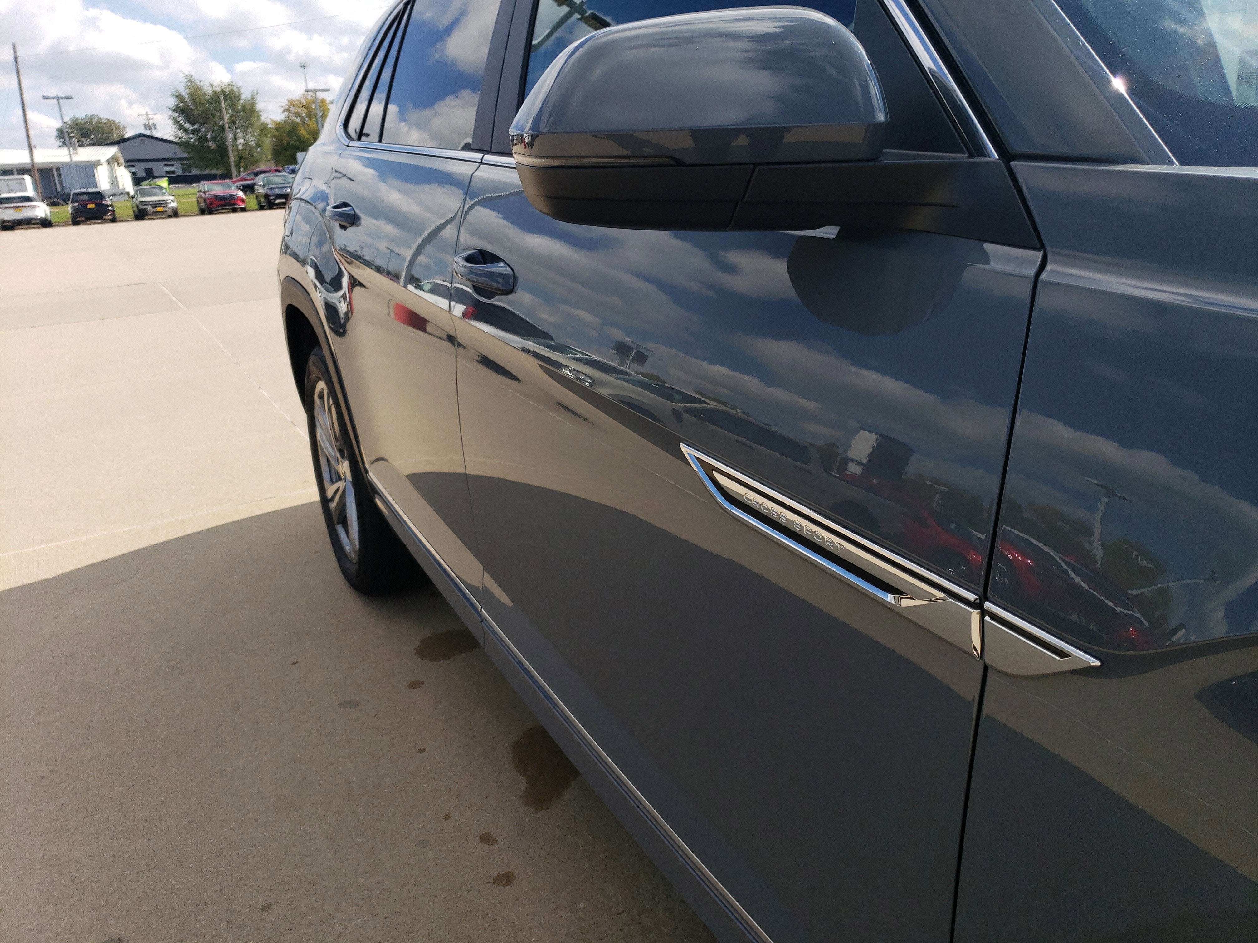 2024 Volkswagen Atlas Cross Sport 2.0T SEL R-Line